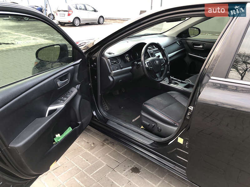 Седан Toyota Camry 2016 в Києві