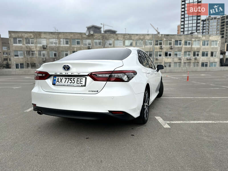 Седан Toyota Camry 2022 в Києві
