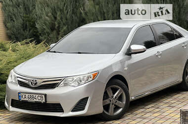 Седан Toyota Camry 2014 в Днепре