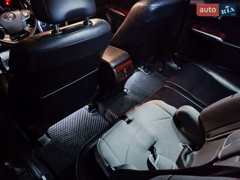 Седан Toyota Camry 2011 в Харкові
