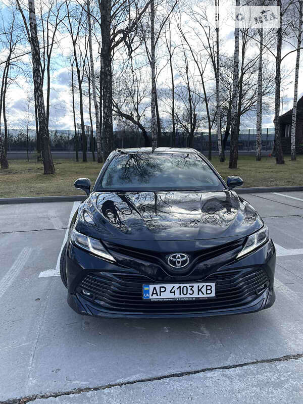 Седан Toyota Camry 2019 в Запоріжжі