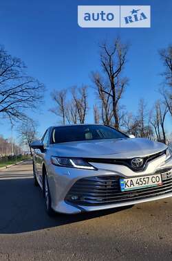 Седан Toyota Camry 2017 в Киеве