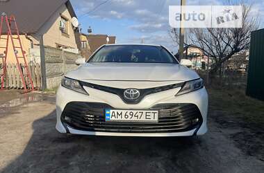 Седан Toyota Camry 2017 в Киеве