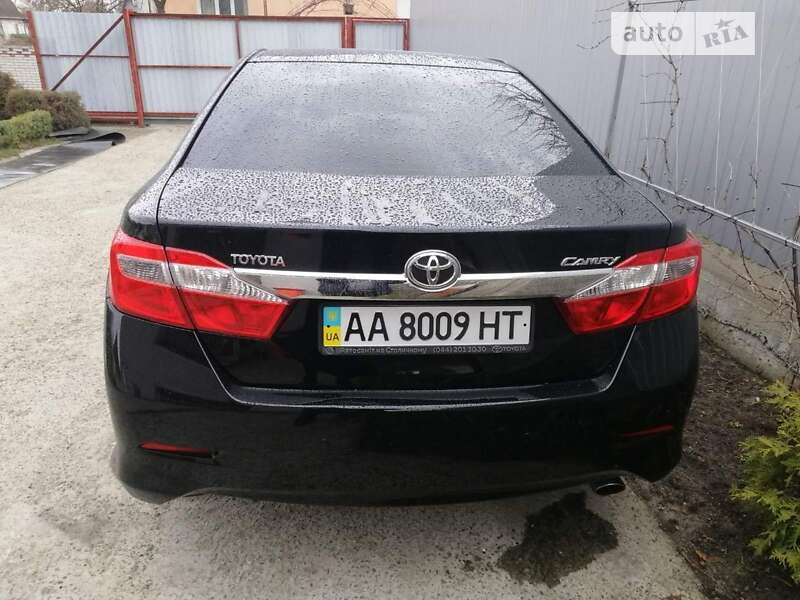 Седан Toyota Camry 2013 в Киеве