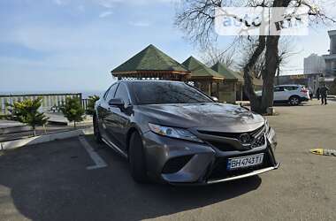 Седан Toyota Camry 2019 в Одессе