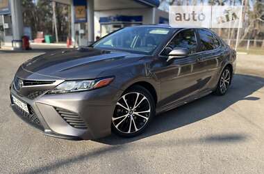 Седан Toyota Camry 2019 в Черкасах