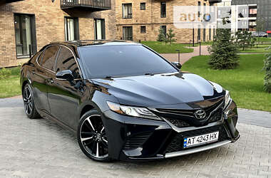 Седан Toyota Camry 2017 в Ивано-Франковске