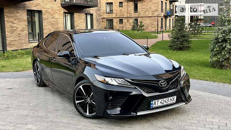 Седан Toyota Camry 2017 в Ивано-Франковске