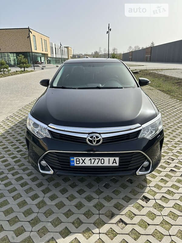 Седан Toyota Camry 2016 в Хмельницькому