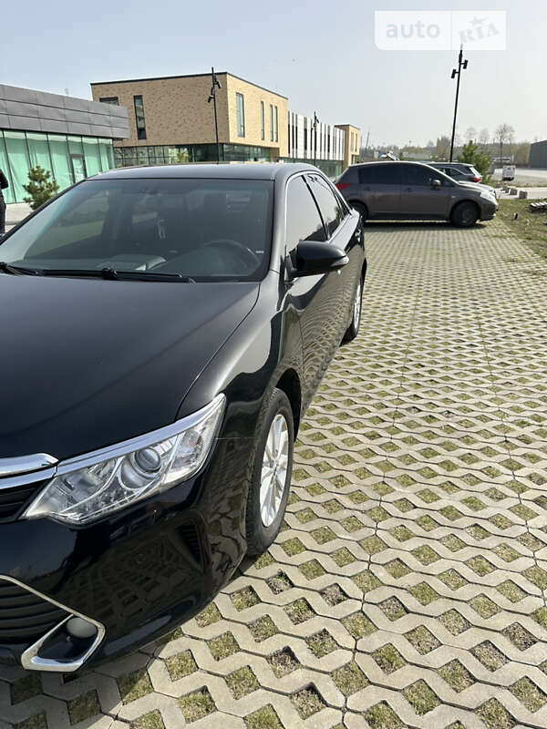 Седан Toyota Camry 2016 в Хмельницькому