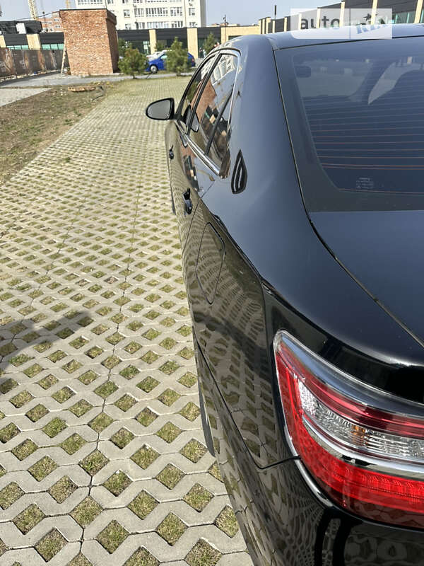 Седан Toyota Camry 2016 в Хмельницькому