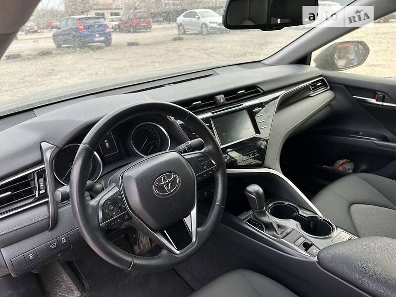 Седан Toyota Camry 2020 в Запорожье