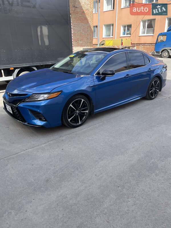 Седан Toyota Camry 2018 в Рівному