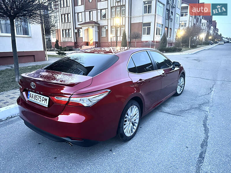 Седан Toyota Camry 2018 в Запоріжжі