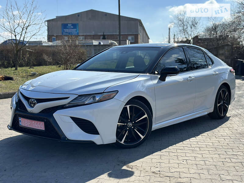 Седан Toyota Camry 2018 в 