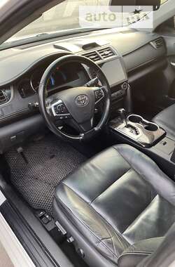 Седан Toyota Camry 2014 в Дніпрі