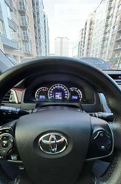 Седан Toyota Camry 2012 в Дніпрі