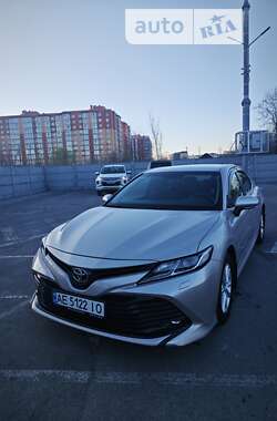 Седан Toyota Camry 2018 в Днепре