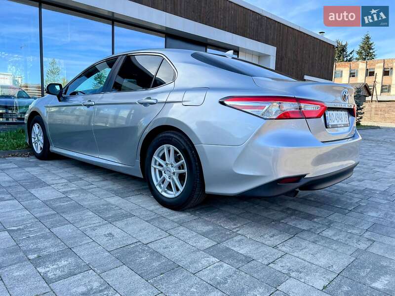 Седан Toyota Camry 2018 в Києві
