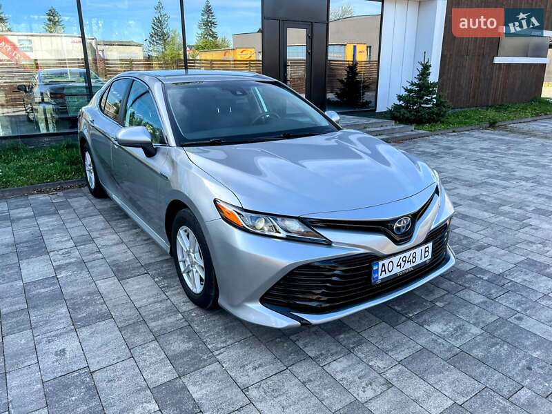 Седан Toyota Camry 2018 в Києві