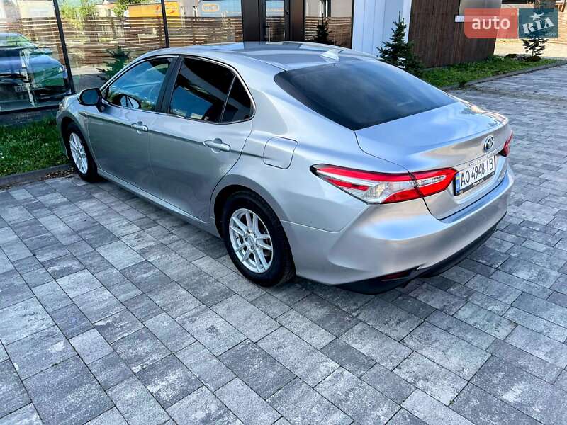 Седан Toyota Camry 2018 в Києві