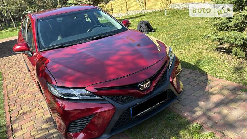 Седан Toyota Camry 2017 в Полтаве