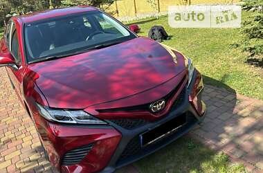 Седан Toyota Camry 2017 в Полтаве