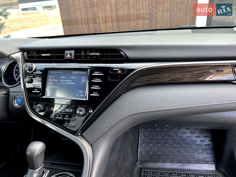 Седан Toyota Camry 2018 в Києві