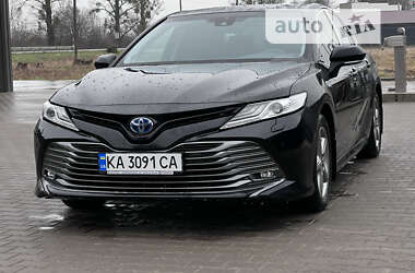 Седан Toyota Camry 2019 в Львові