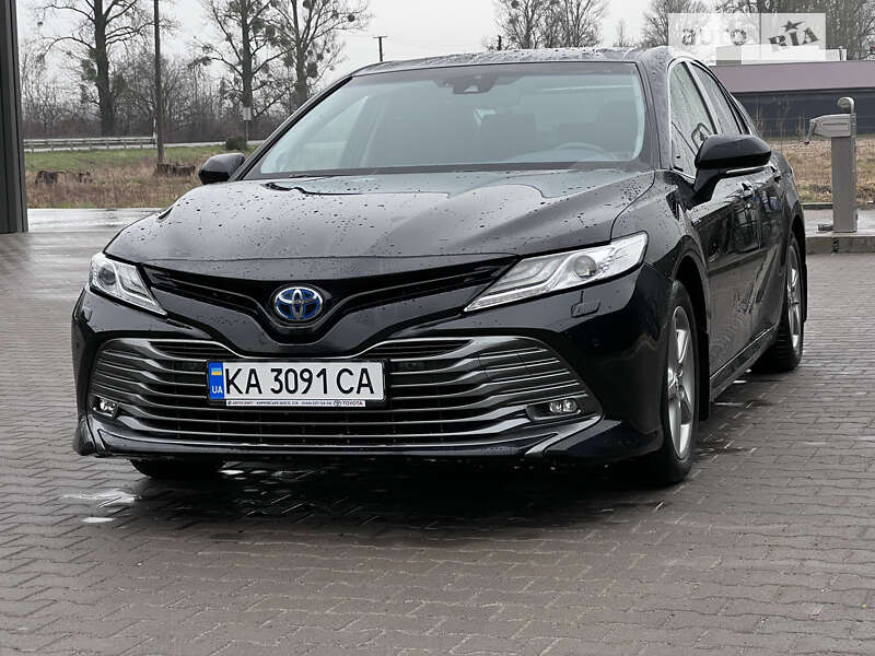 Седан Toyota Camry 2019 в Львове