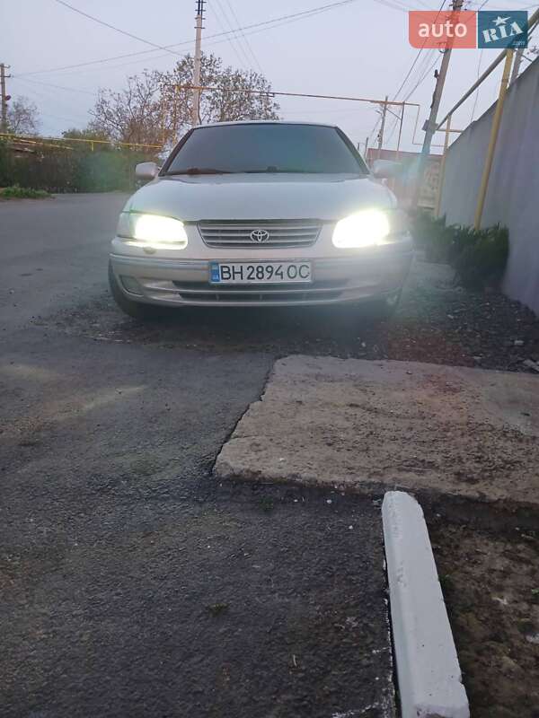 Седан Toyota Camry 1998 в Константиновке (Краматорского района)
