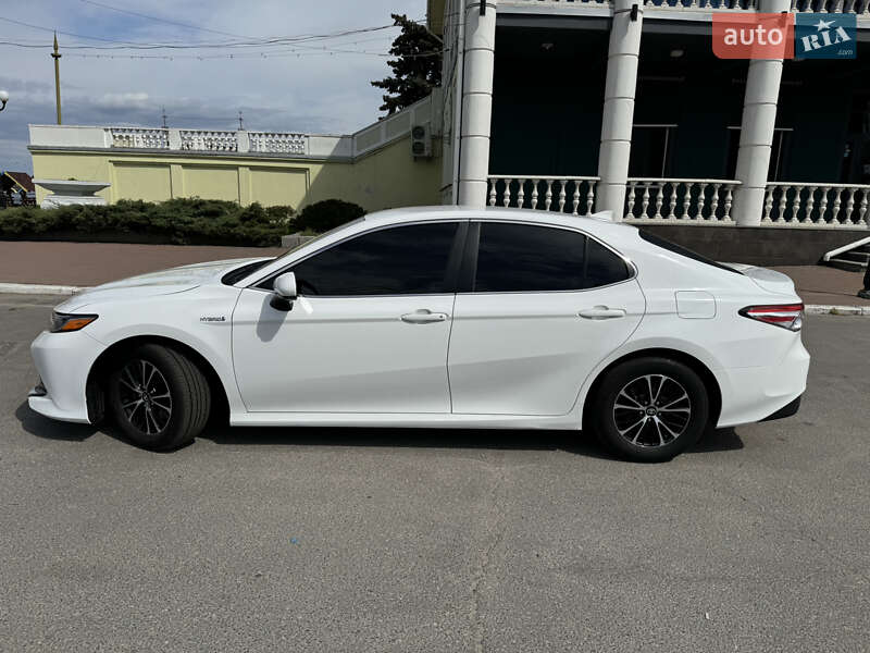 Седан Toyota Camry 2019 в Черкассах