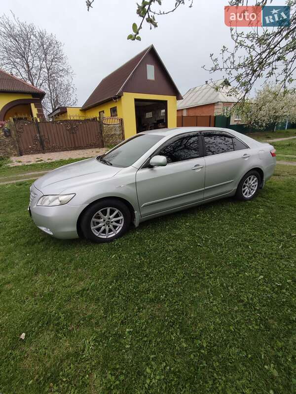 Седан Toyota Camry 2008 в Сумах
