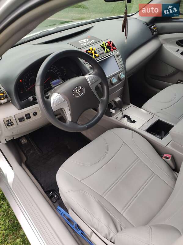 Седан Toyota Camry 2008 в Сумах
