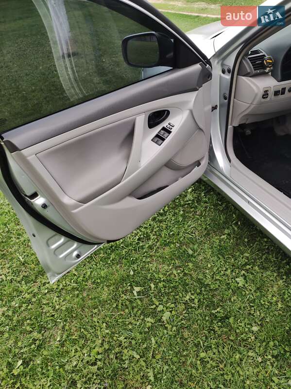 Седан Toyota Camry 2008 в Сумах