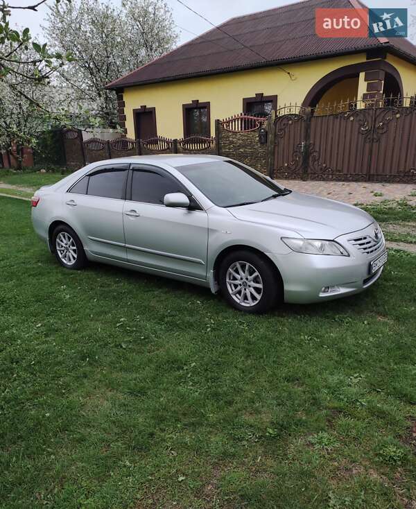Седан Toyota Camry 2008 в Сумах