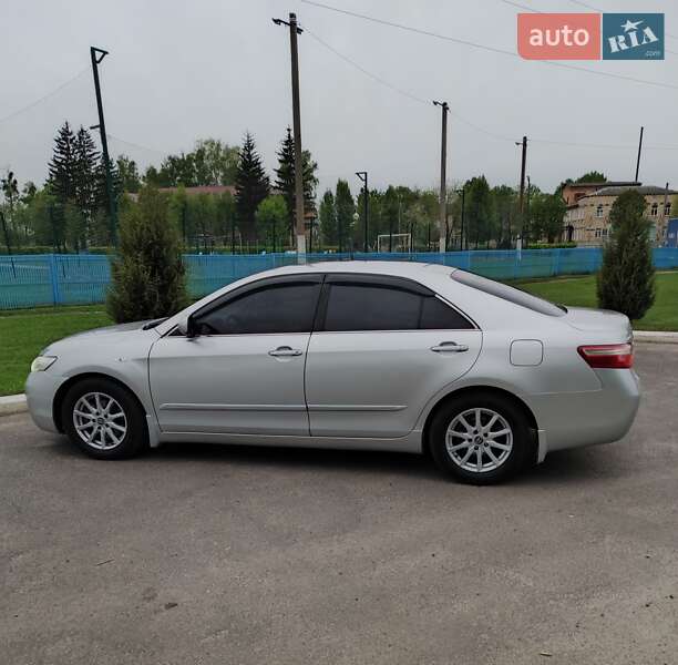 Седан Toyota Camry 2008 в Сумах