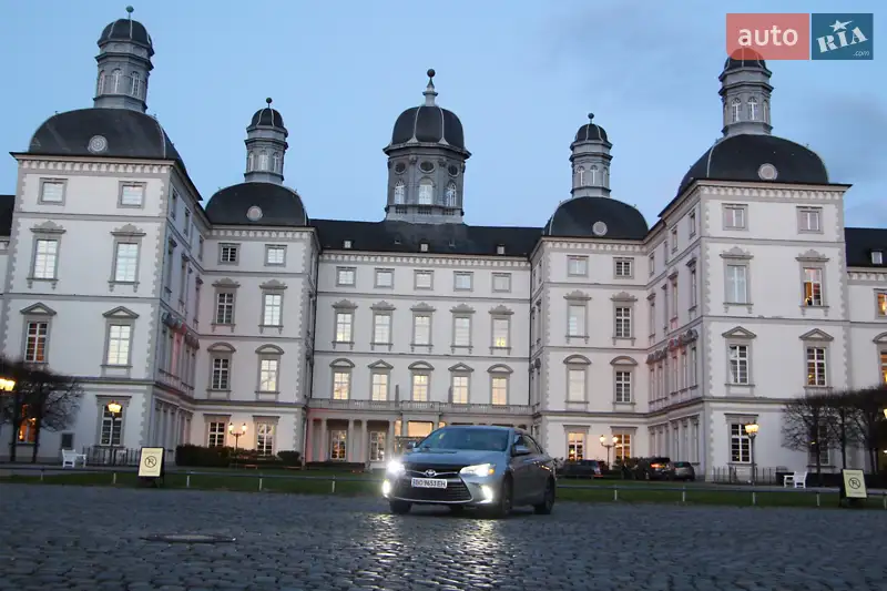Седан Toyota Camry 2016 в 