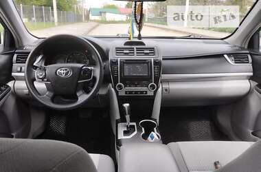 Седан Toyota Camry 2014 в Городку