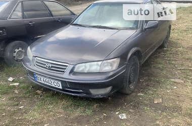 Седан Toyota Camry 2000 в Хмельницькому