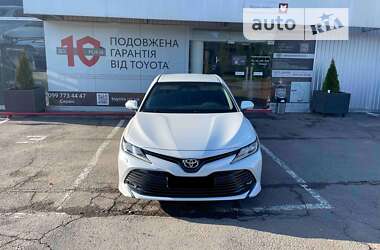 Седан Toyota Camry 2019 в Ужгороді