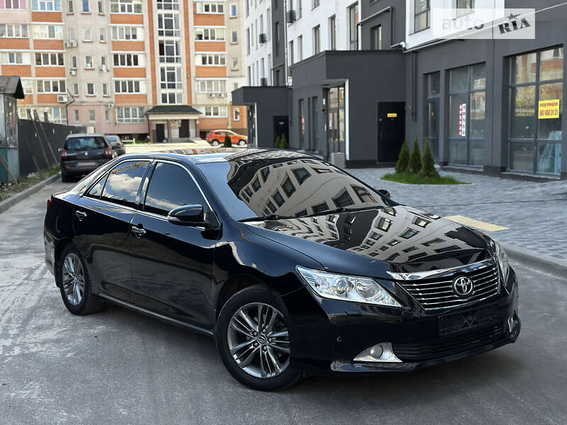 Седан Toyota Camry 2012 в Чернігові