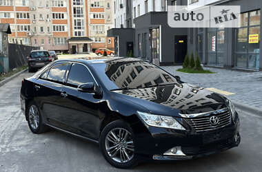 Седан Toyota Camry 2012 в Чернігові