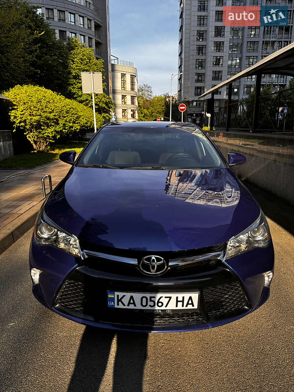 Седан Toyota Camry 2016 в Києві