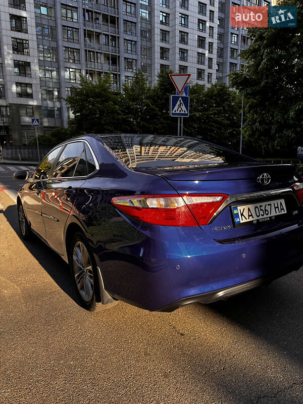 Седан Toyota Camry 2016 в Києві
