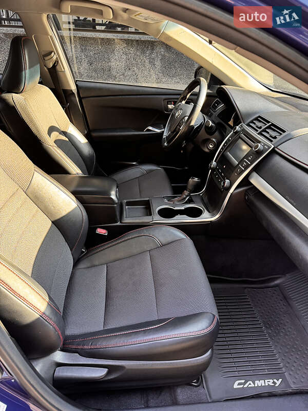 Седан Toyota Camry 2016 в Києві