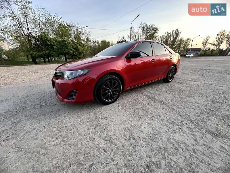 Седан Toyota Camry 2013 в Кривому Розі