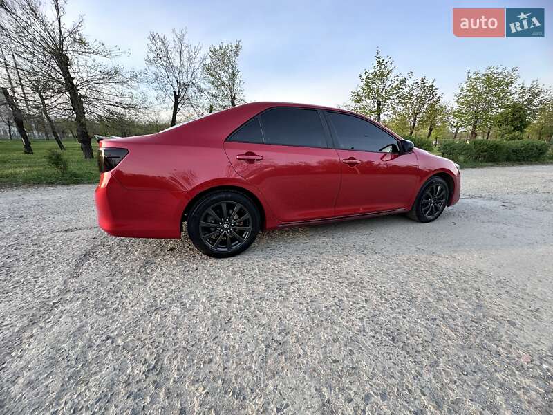 Седан Toyota Camry 2013 в Кривому Розі