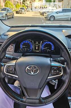 Седан Toyota Camry 2016 в Киеве