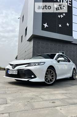 Седан Toyota Camry 2018 в Харкові